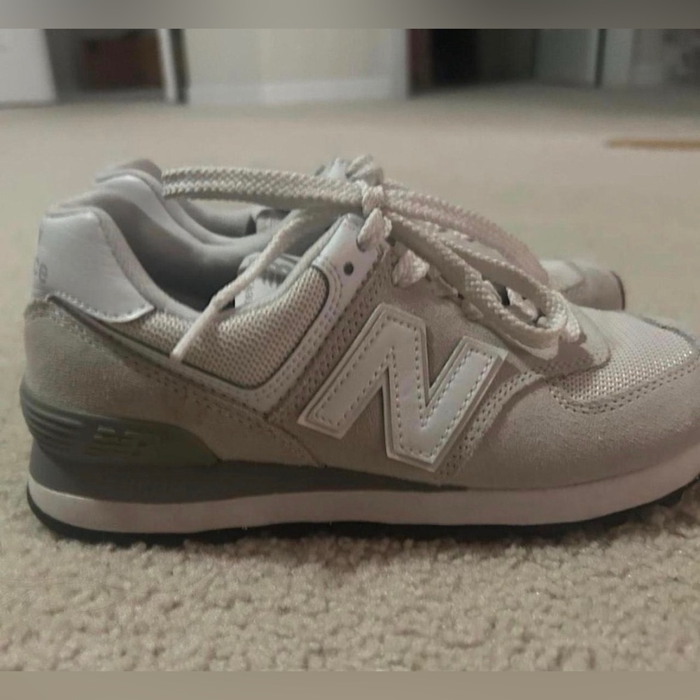 New Balance 574 Classic Trainer’s in Gray and White